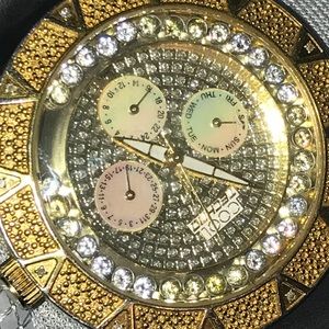 I’m selling it for 200 in cash no card only cash💯